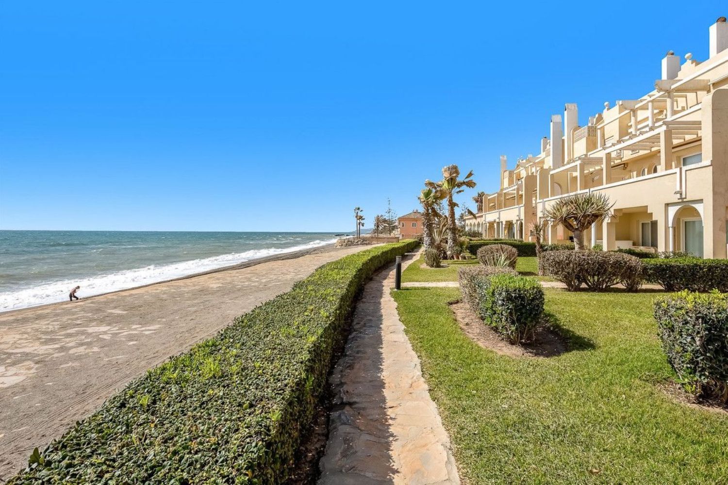 Apartment for sale on the seafront in Playa del Moral Urbanization, in Estepona