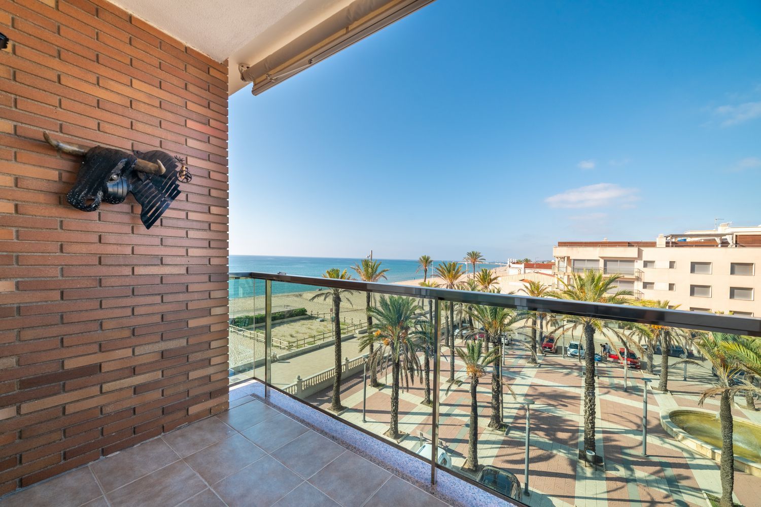 Penthouse for sale on the seafront in Plaza Sant Salvador, in El Vendrell