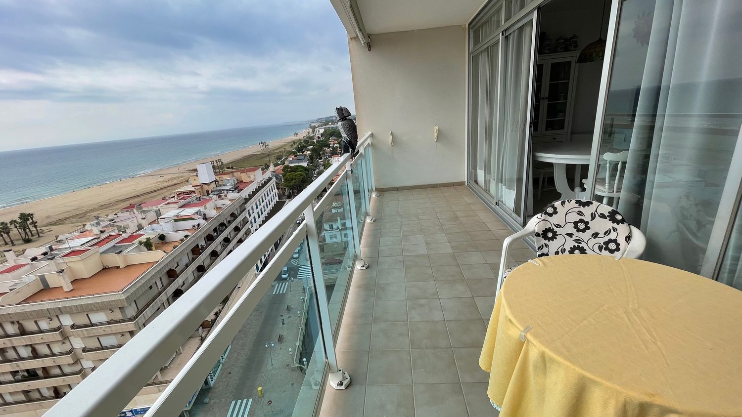 Flat for sale on the seafront in Plaza dels Germans Trillas de Coma-Ruga, in El Vendrell