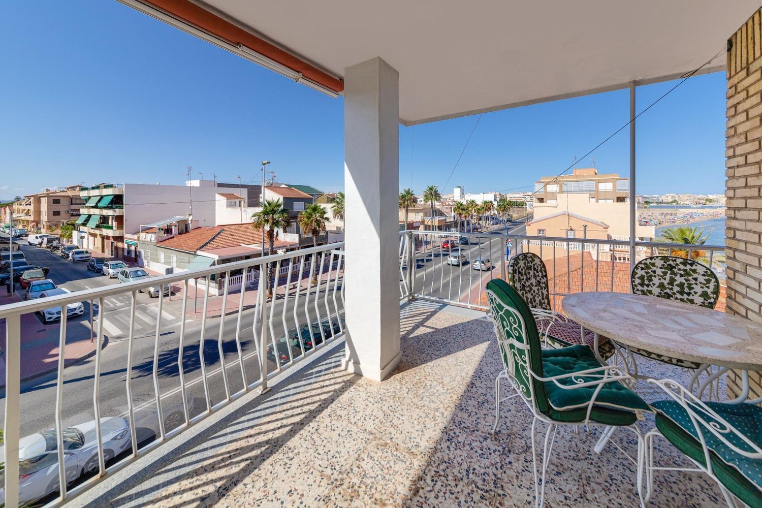 Apartment for sale on the seafront on Avenida Desiderio Rodríguez, in Torrevieja