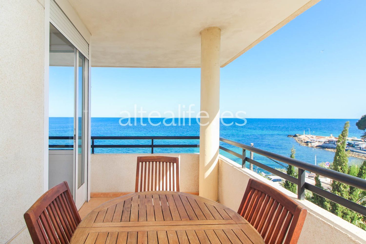 Apartment for sale on the seafront in La Olla, in Altea