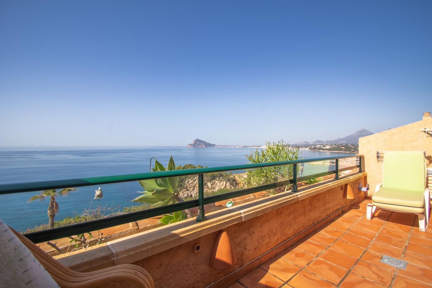 Apartment for sale on the seafront in Ronda del Atardecer, in Altea