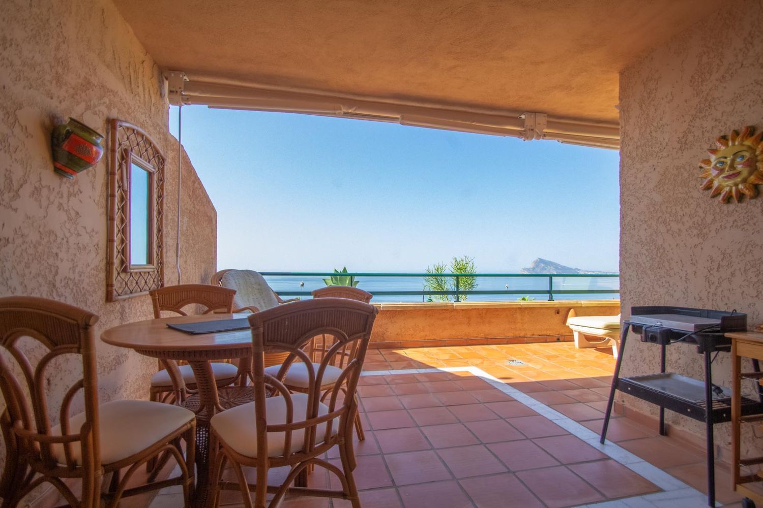 Apartment for sale on the seafront in Ronda del Atardecer, in Altea