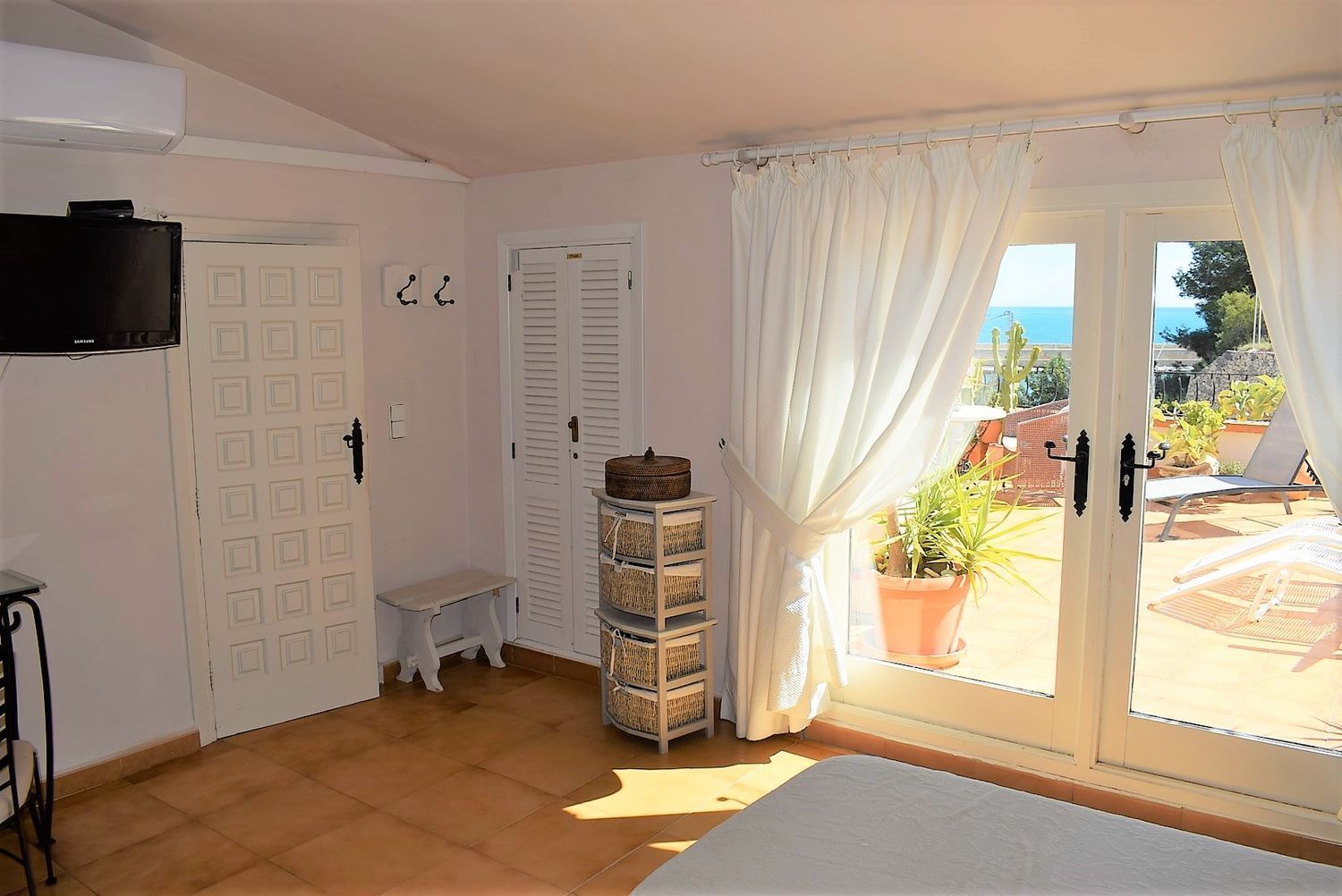 Apartment for sale on the seafront in the Canuta Baja Urbanization, in Calpe