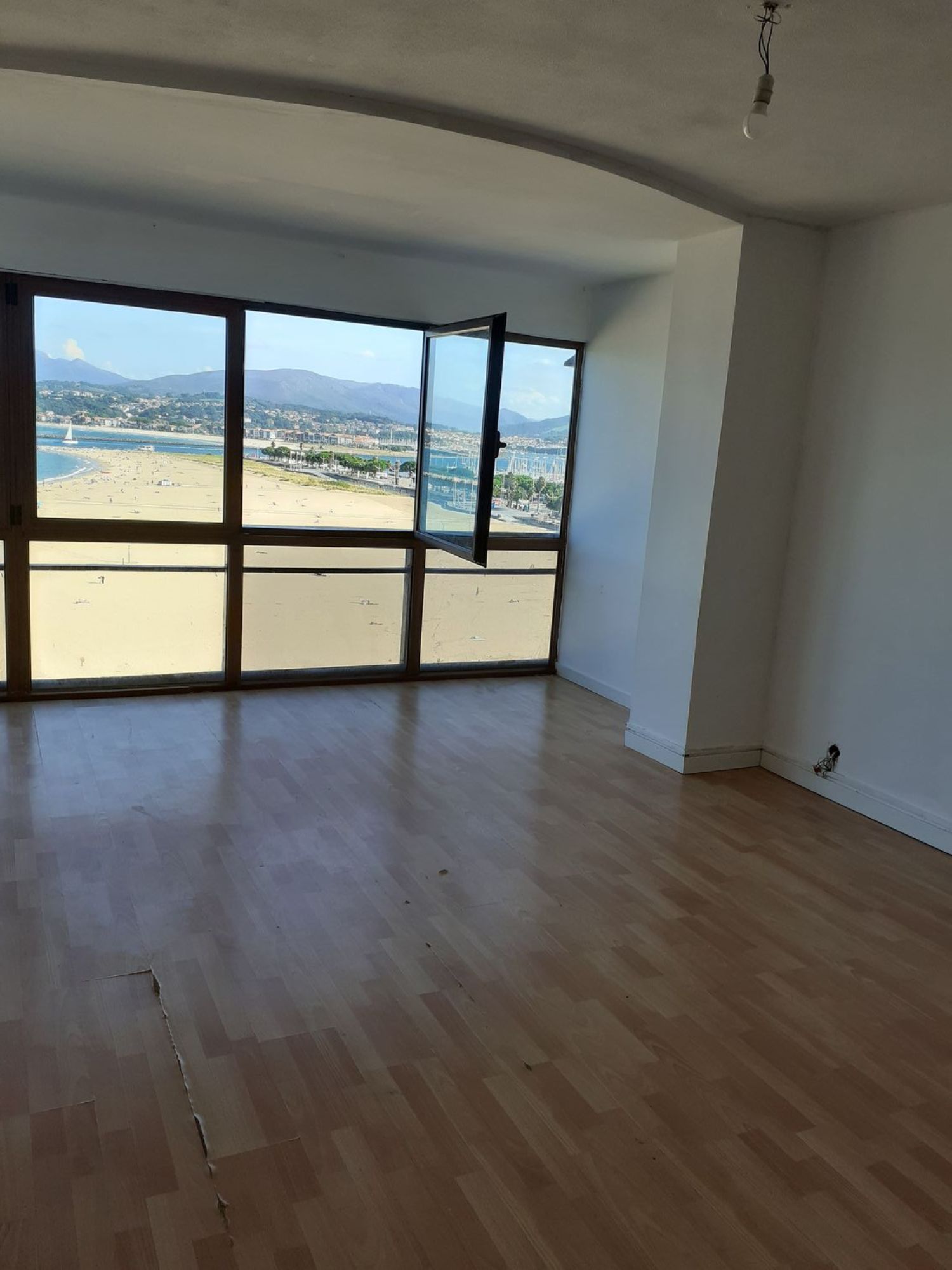 Apartamento à venda à beira-mar em Ramon Iribarren Pasealekua Ibilbidea, em Hondarribia