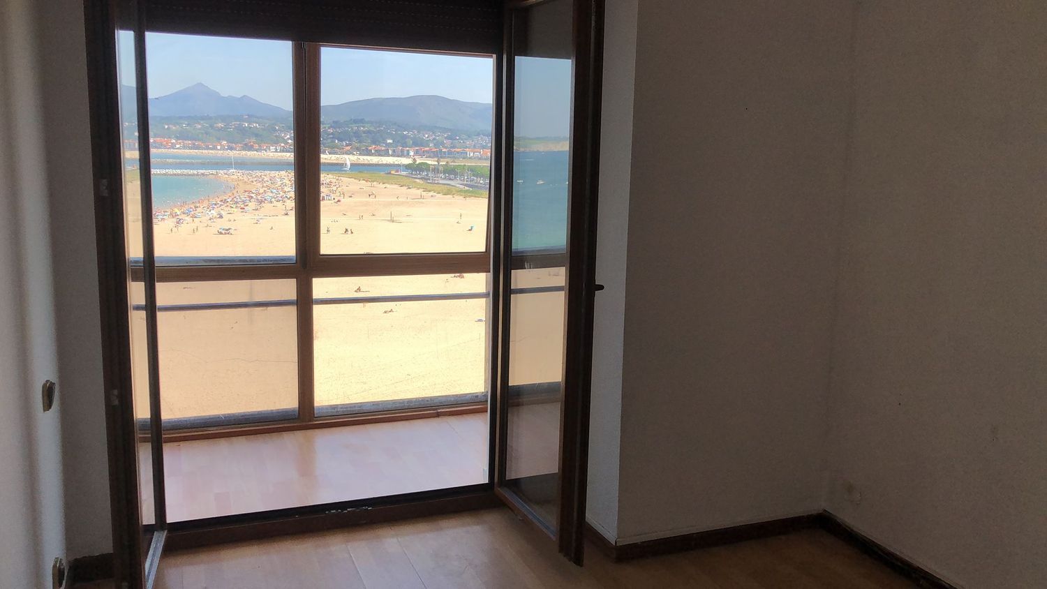 Apartment for sale on the seafront in Ramon Iribarren Pasealekua Ibilbidea, in Hondarribia
