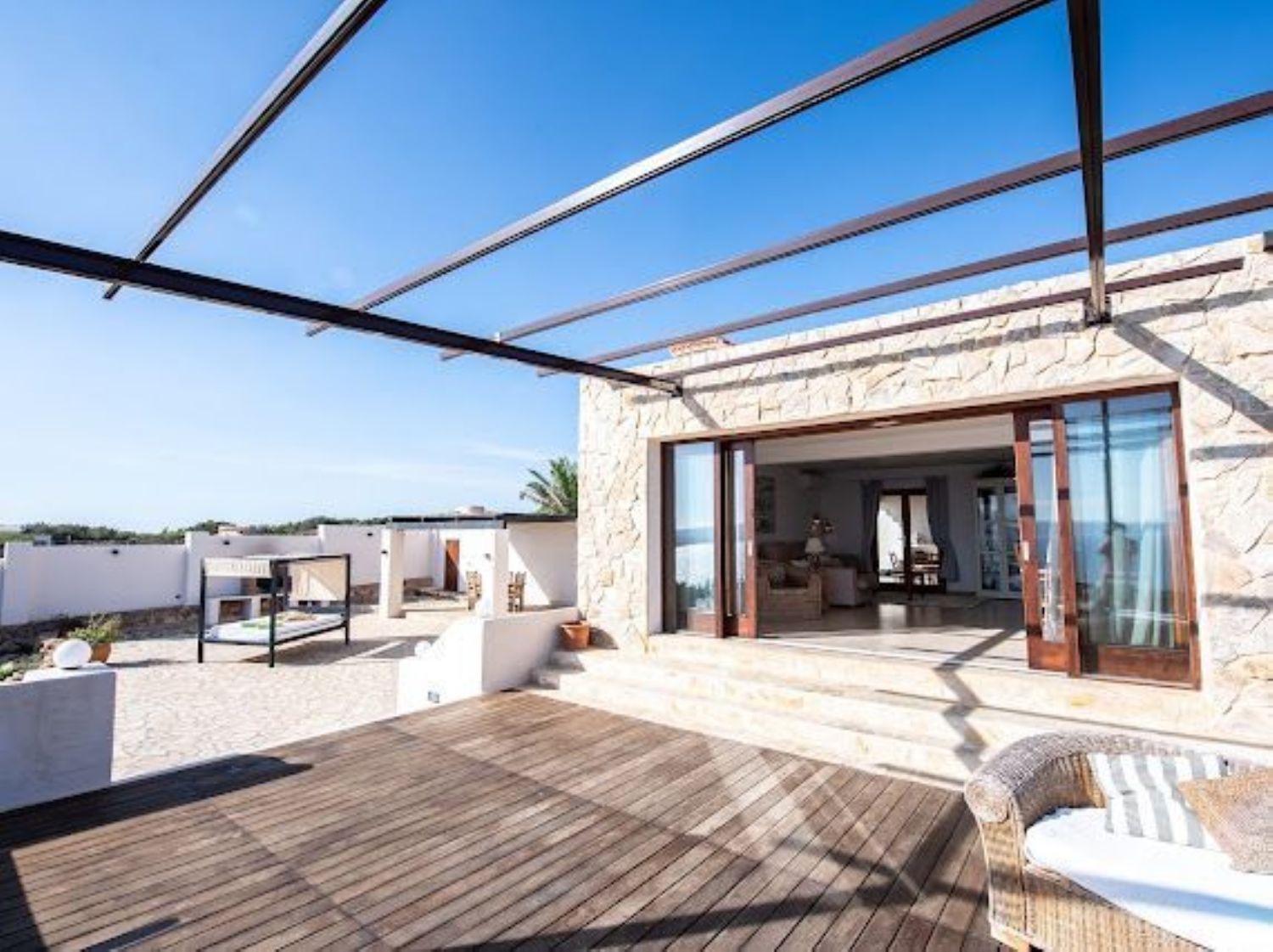 Casa en venta en primera línia de mar en Cala Embaster, en Formentera