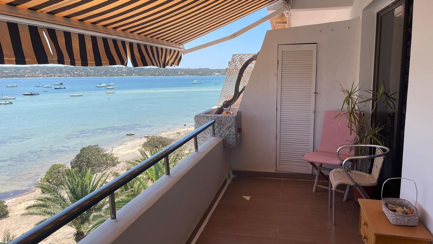 Penthouse for sale on the seafront in Cala Sabina, in Formentera