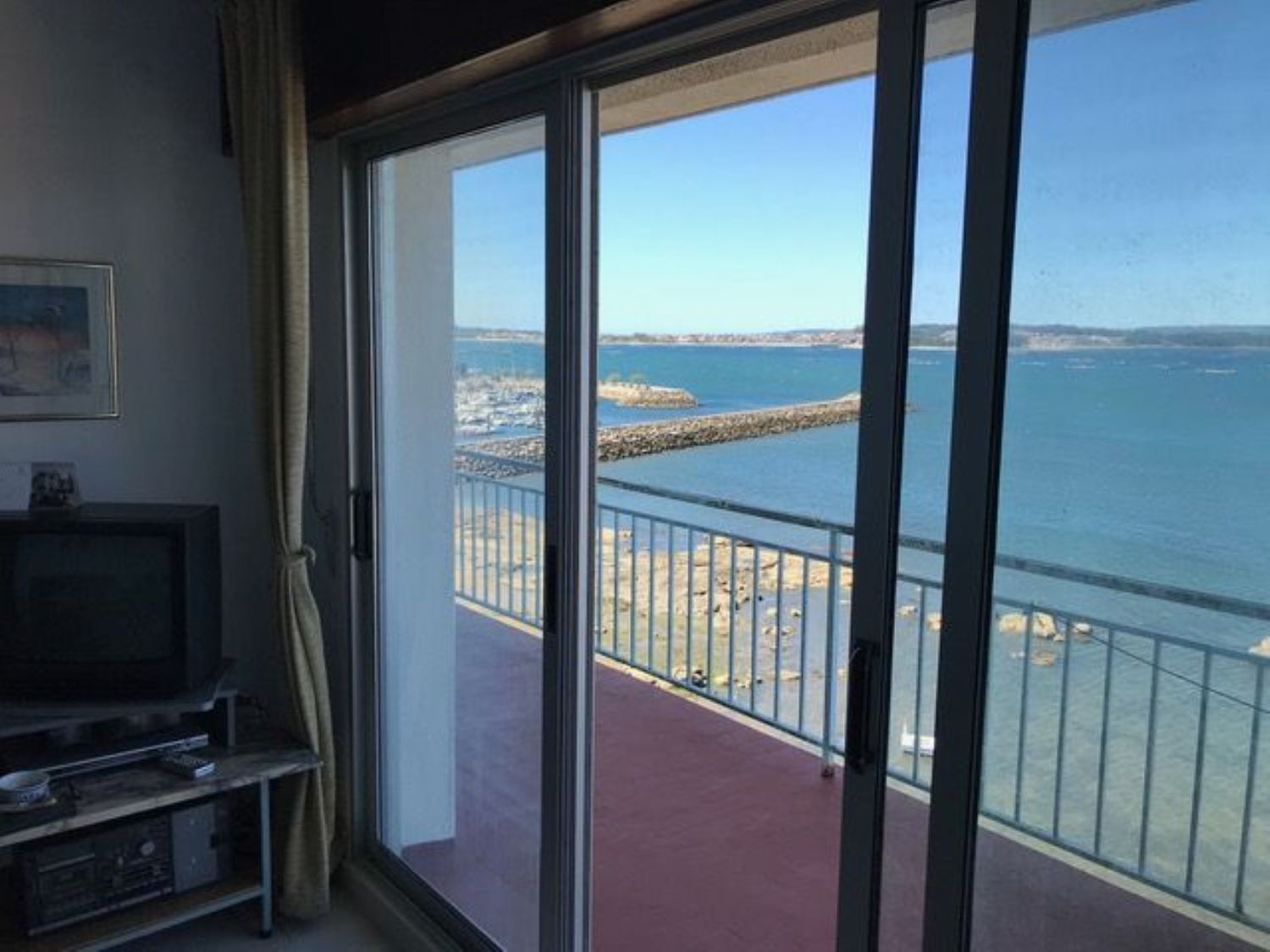 Apartment for sale on the seafront in Rúa A Basella, in Vilanova de Arousa