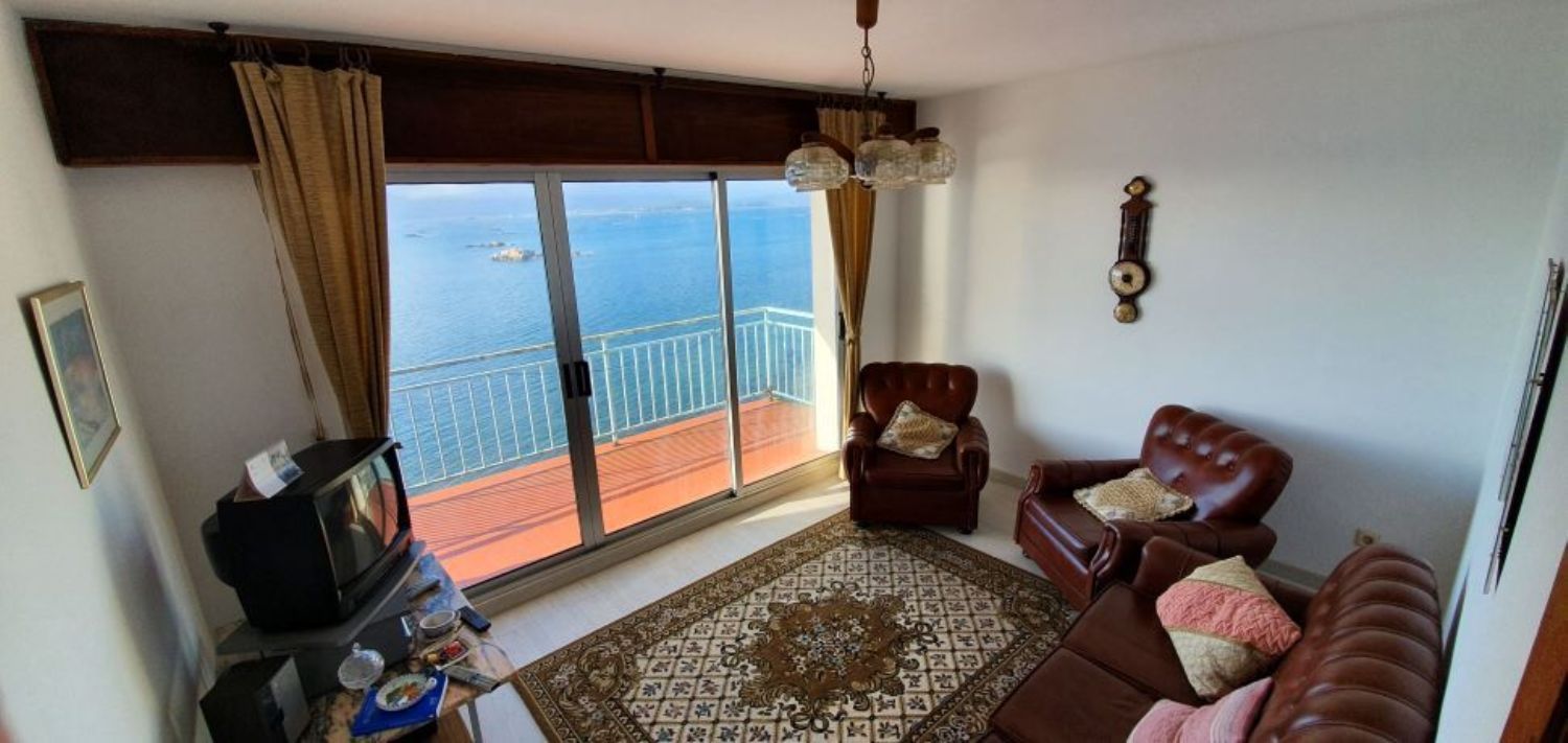 Apartment for sale on the seafront in Rúa A Basella, in Vilanova de Arousa