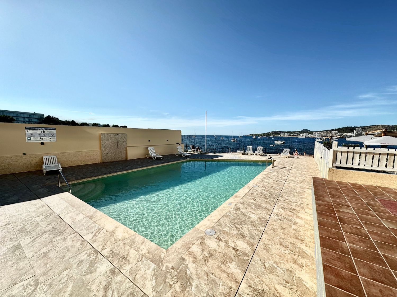 Apartamento à venda em primeira linha do mar em Burgos em Ibiza