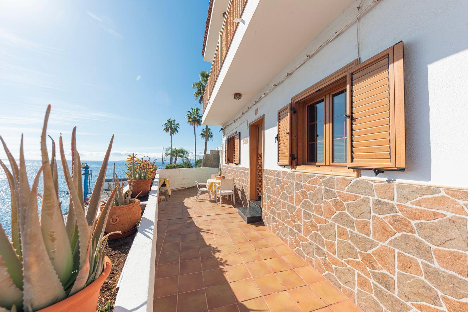 Casa en venta en primera línea de mar en Vica, Santiago del Teide