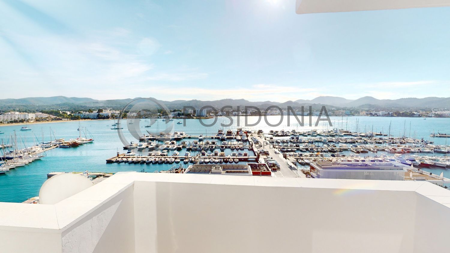 Piso en venta en primera línea de mar en Sant Antoni de Portmany, Ibiza