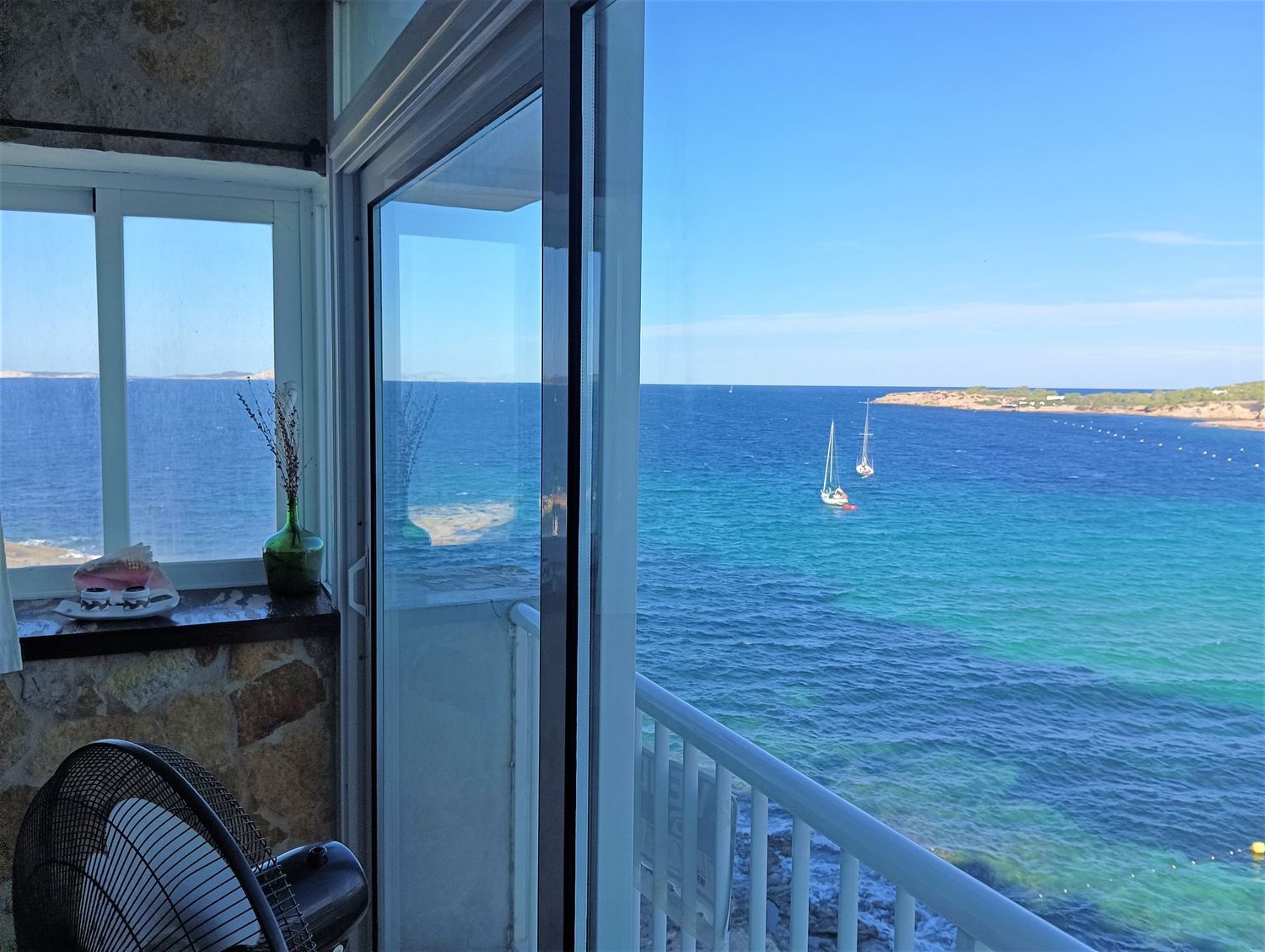 Apartamento en venta en primera línea de mar en Sant Antoni de Portmany, Ibiza