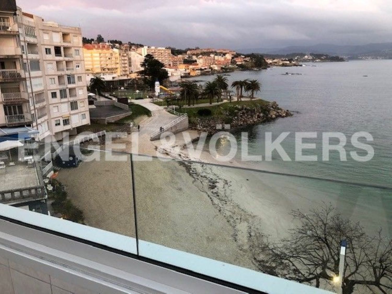 Penthouse for sale on the seafront on Panadeira Beach, in Sanxenxo
