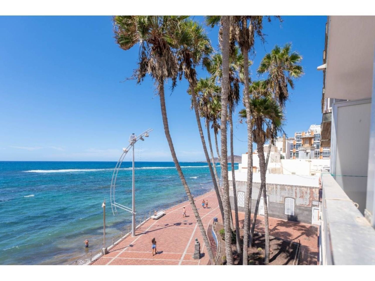 Flat for sale on the seafront in Playa de las Canteras, Las Palmas de Gran Canaria