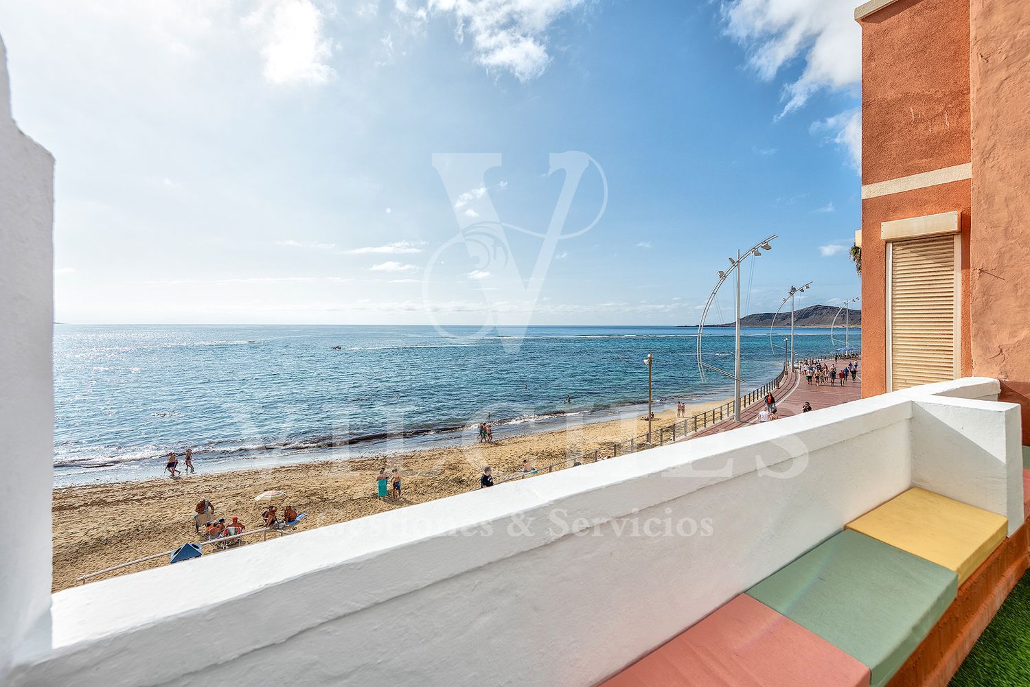 Flat for sale on the seafront in Paseo de las Canteras, Las Palmas de Gran Canaria