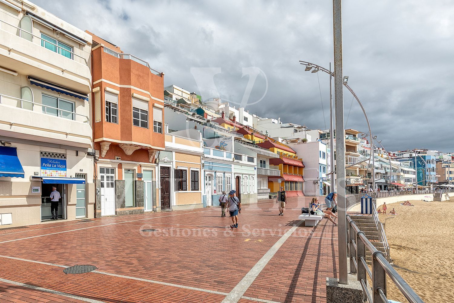 Flat for sale on the seafront in Paseo de las Canteras, Las Palmas de Gran Canaria