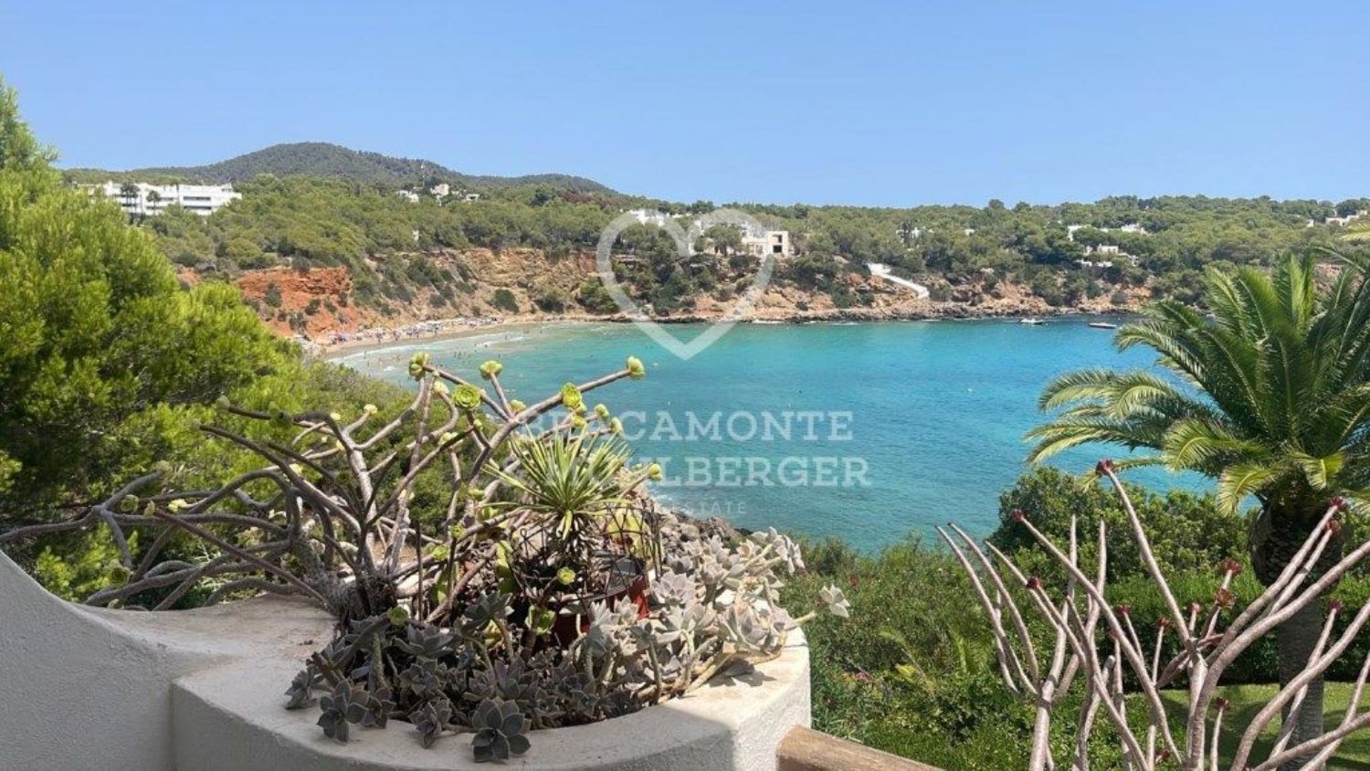 Apartamento à venda em frente ao mar em Santa Eulalia del Río, em Ibiza