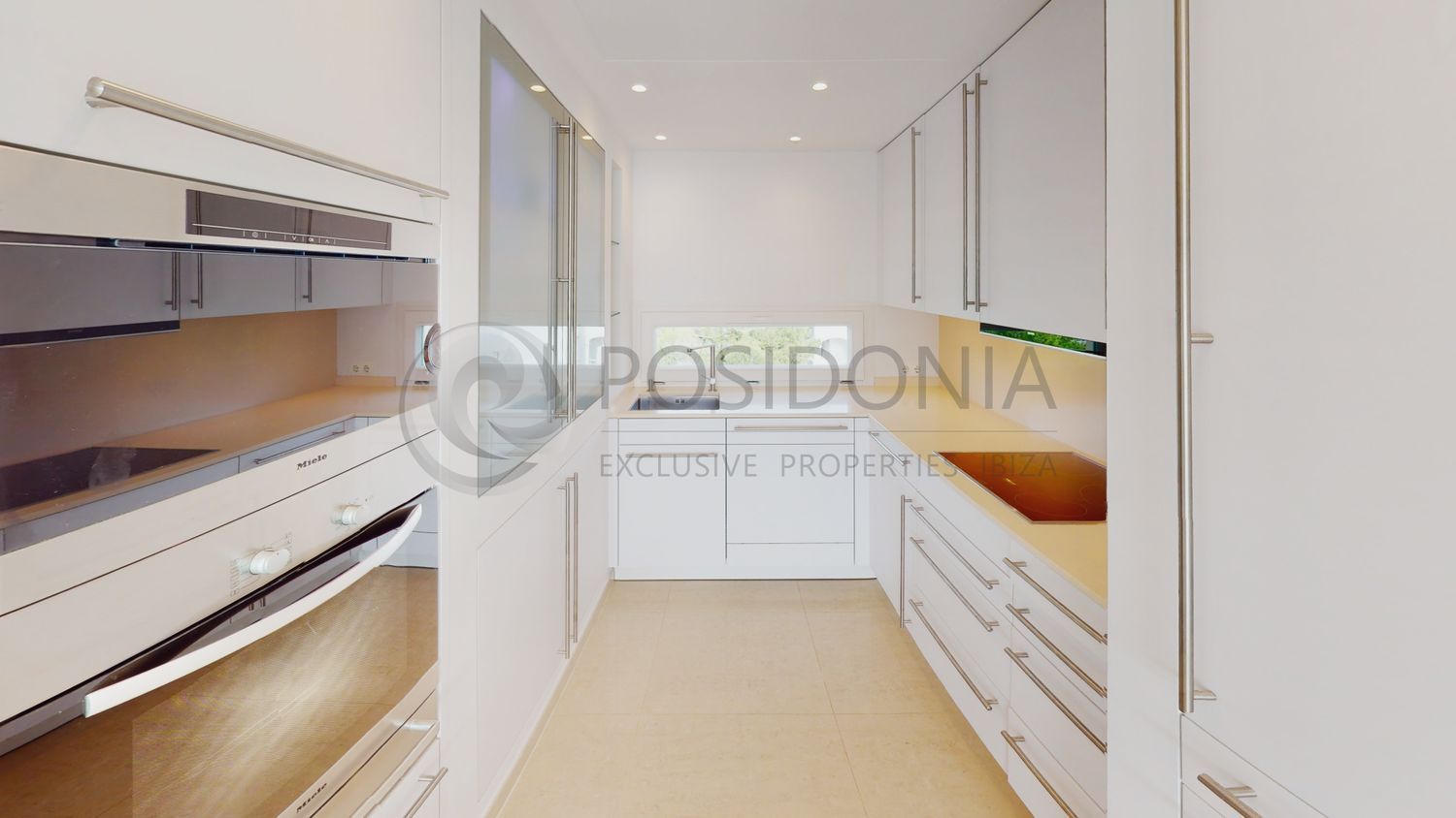 Ático en venta en primera línea de mar en Santa Eulalia del Río, en Ibiza