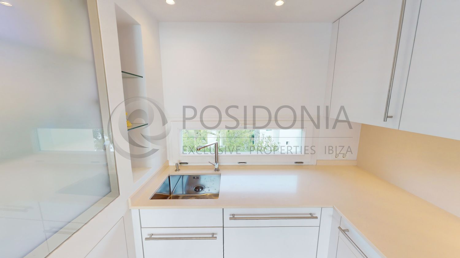 Ático en venta en primera línea de mar en Santa Eulalia del Río, en Ibiza