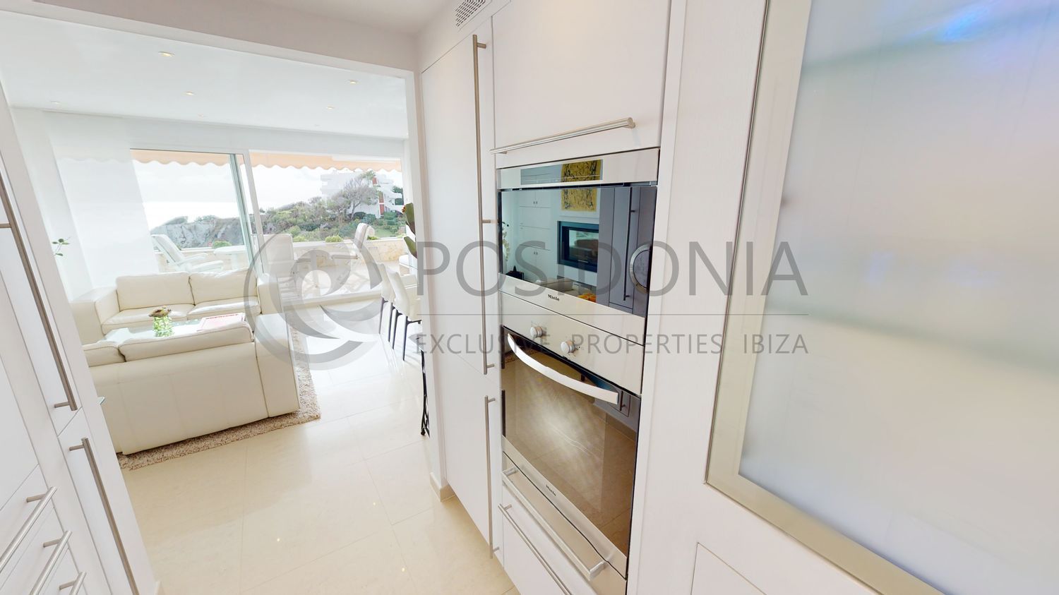 Ático en venta en primera línea de mar en Santa Eulalia del Río, en Ibiza