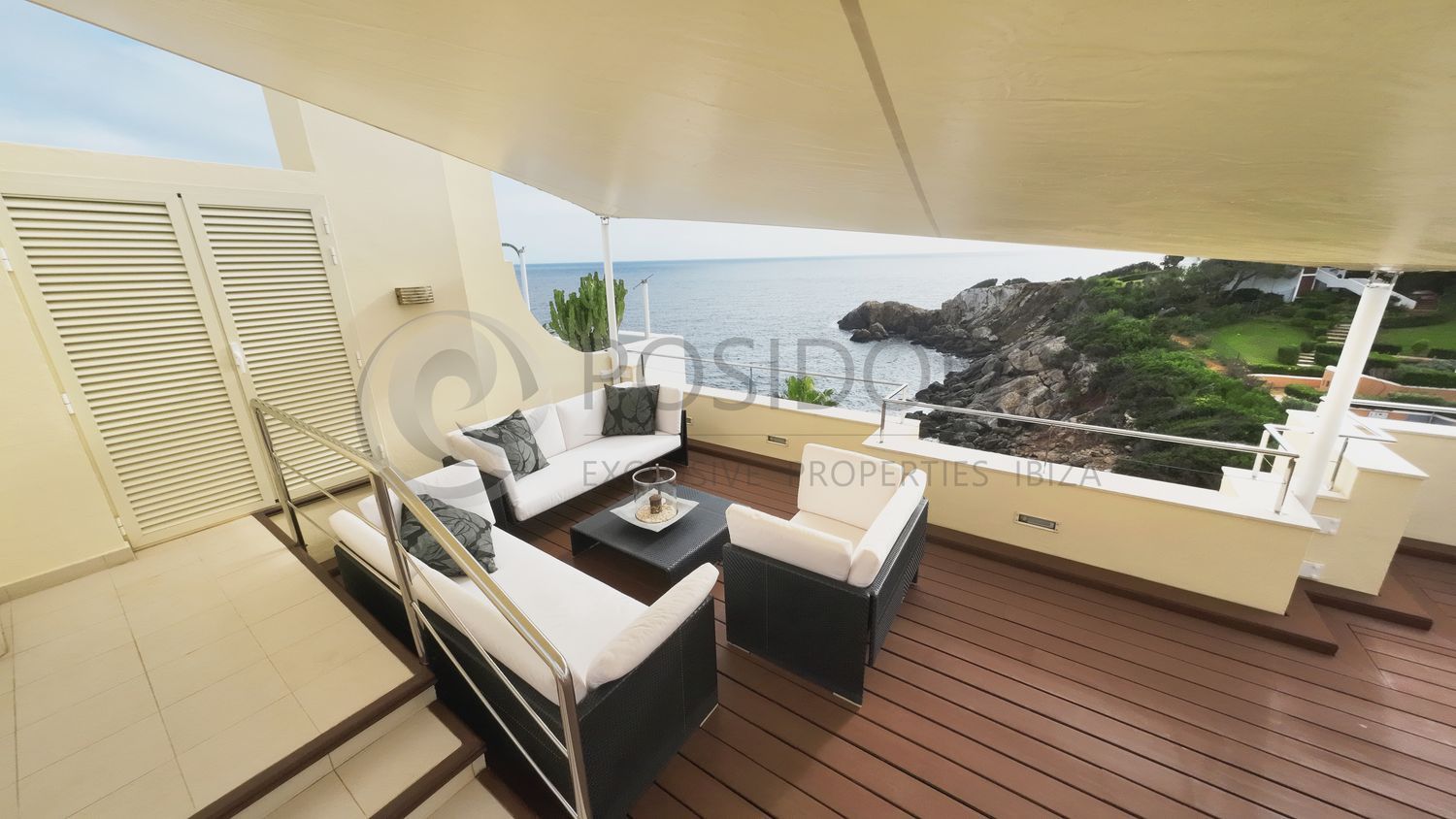 Penthouse à vendre en bord de mer à Santa Eulalia del Río, à Ibiza