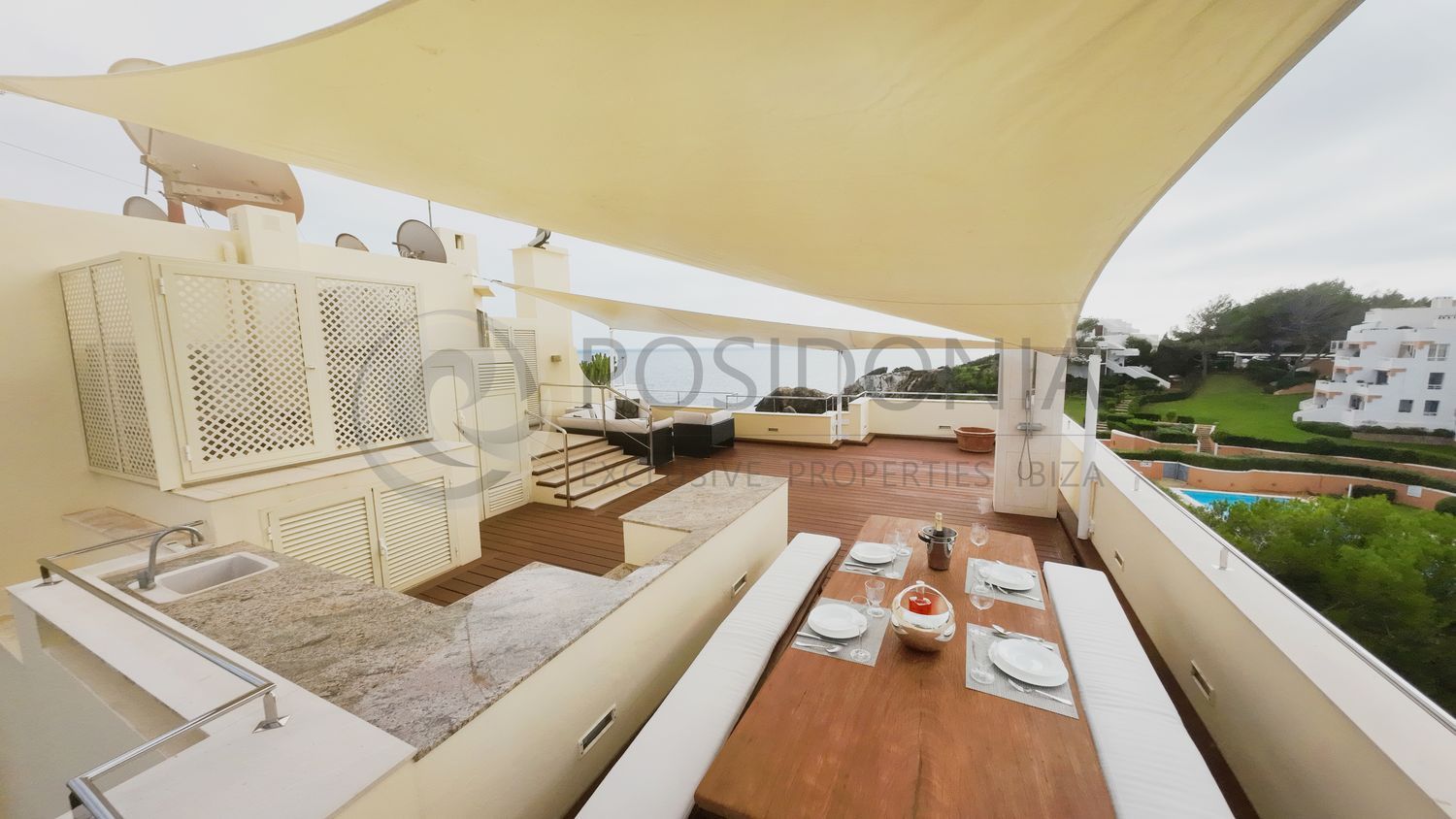 Ático en venta en primera línea de mar en Santa Eulalia del Río, en Ibiza