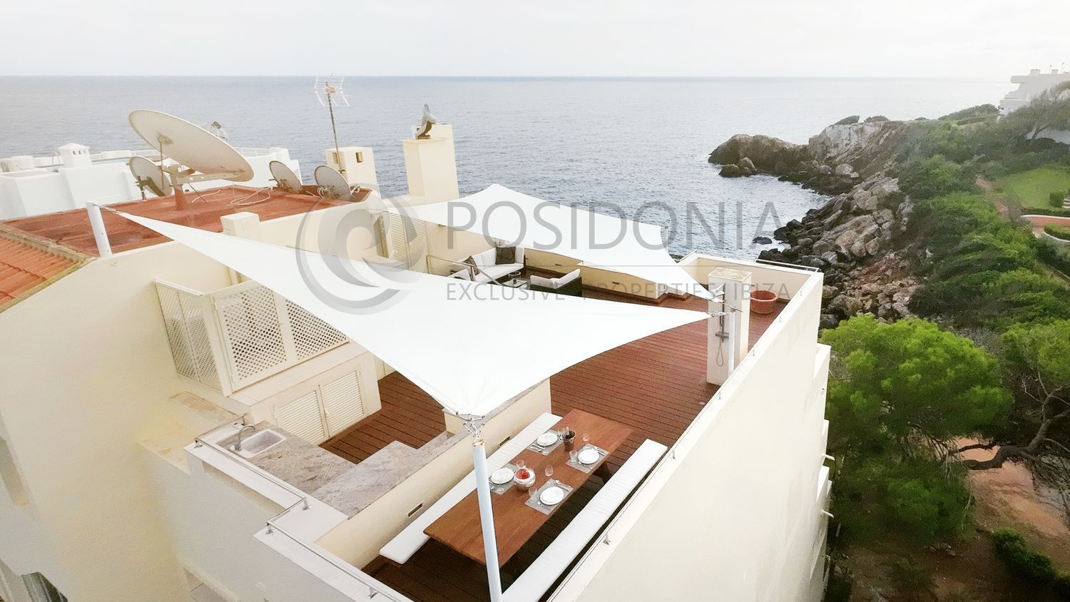 Ático en venta en primera línea de mar en Santa Eulalia del Río, en Ibiza