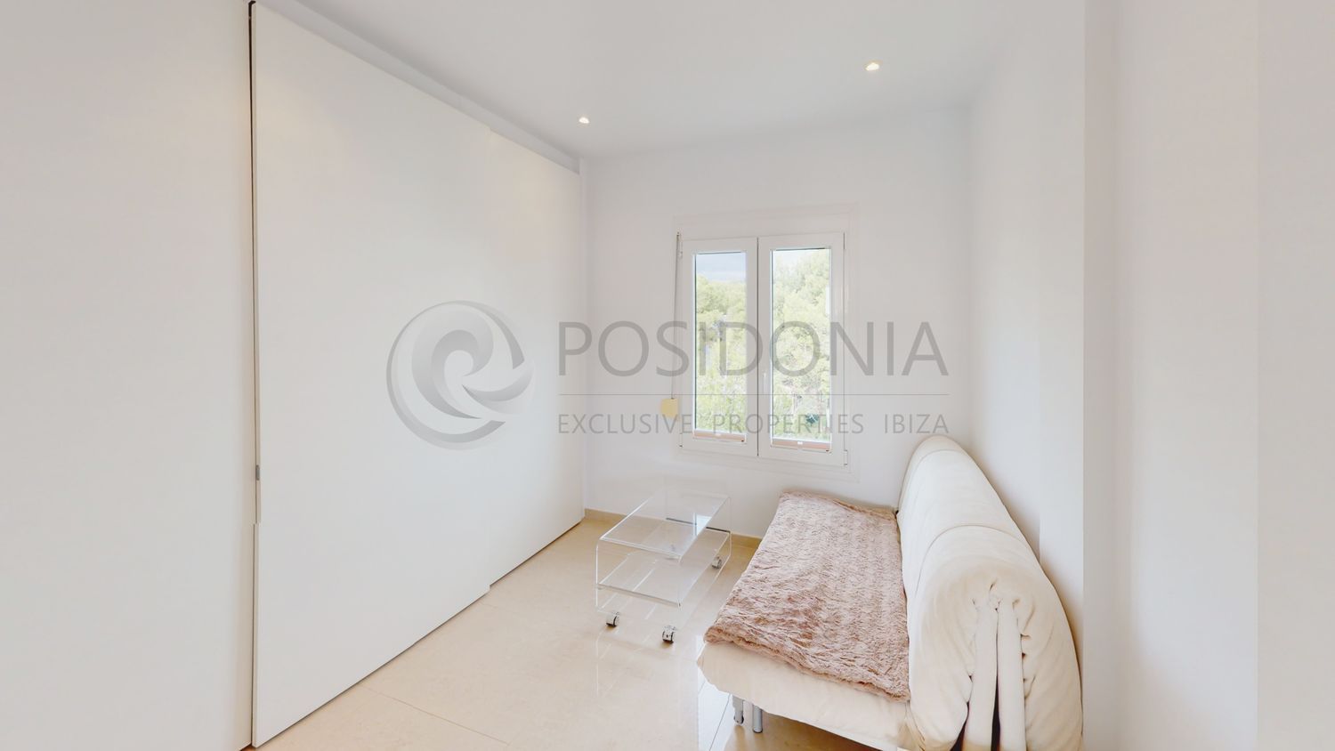 Ático en venta en primera línea de mar en Santa Eulalia del Río, en Ibiza