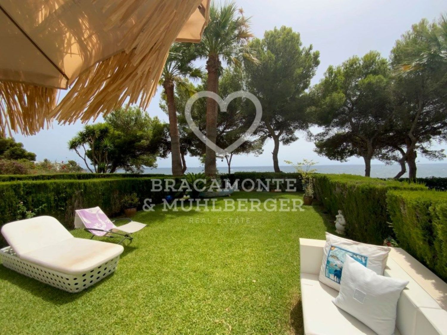 Flat for sale on the seafront in Sargamasa, in Ibiza