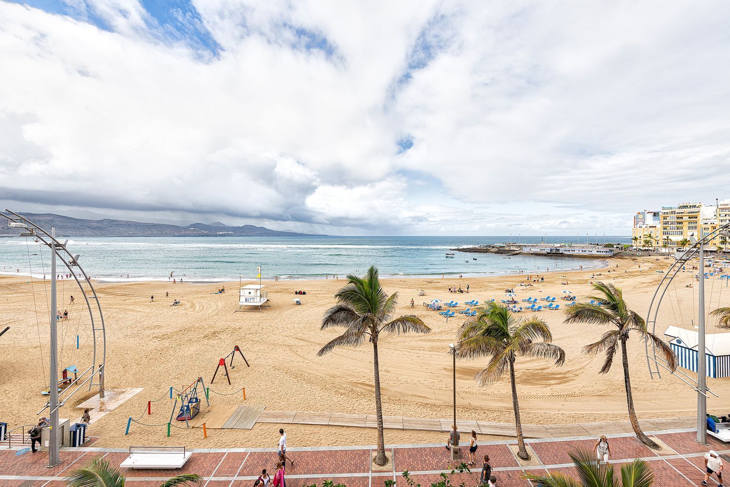 Flat for sale on the seafront in Sagasta, Las Palmas de Gran Canaria
