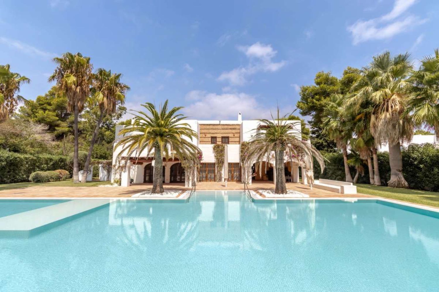Casa en venta en primera línea de mar en Avenida Cala Marina, en Ibiza