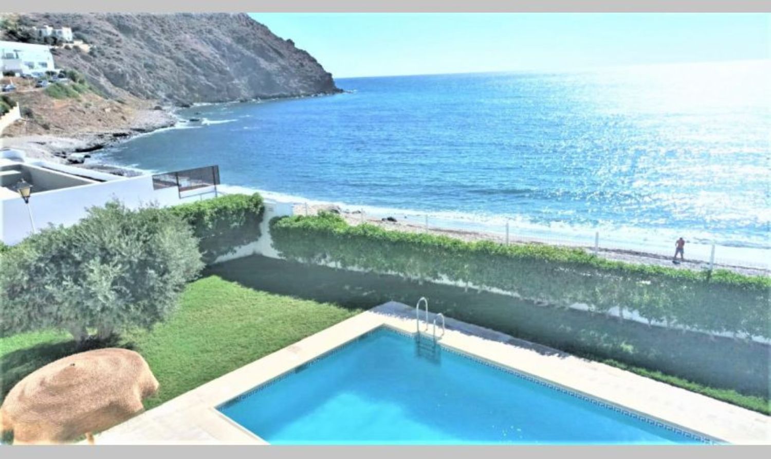 Apartment for sale on the seafront in Roncaores, in Carboneras