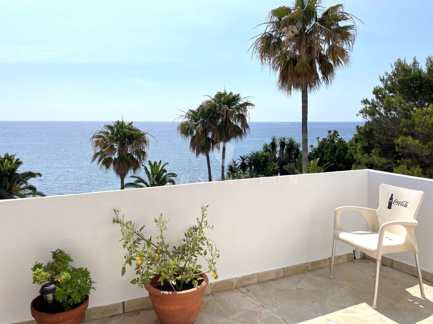 Ático en venta en primera línea de mar en Santa Eulalia del Río, en Ibiza