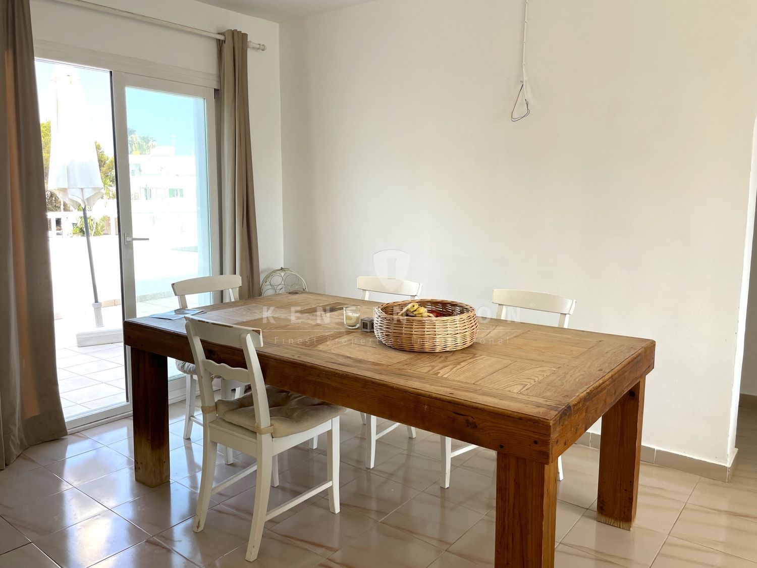 Ático en venta en primera línea de mar en Santa Eulalia del Río, en Ibiza