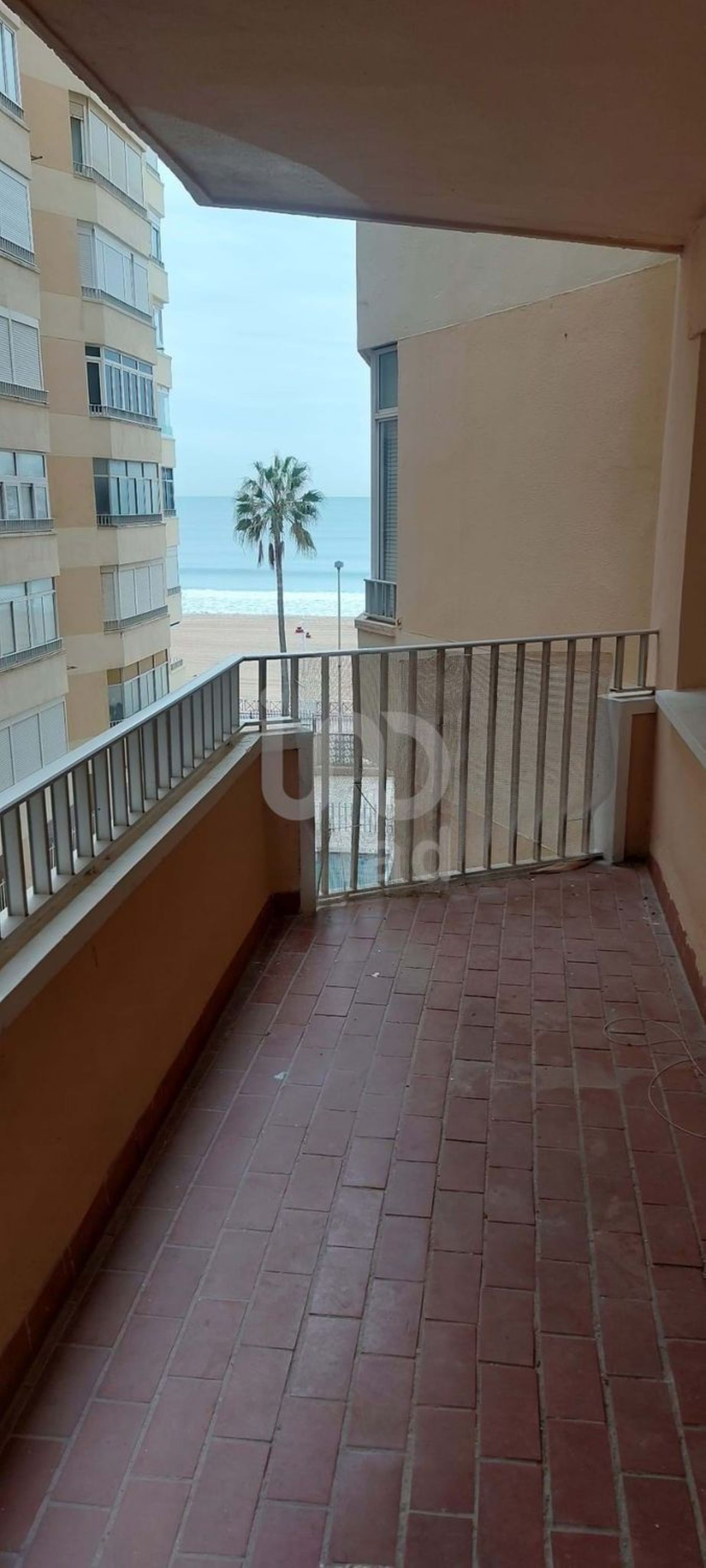 Apartamento en venta en primera líena de mar en P. Maritimo, en Cádiz