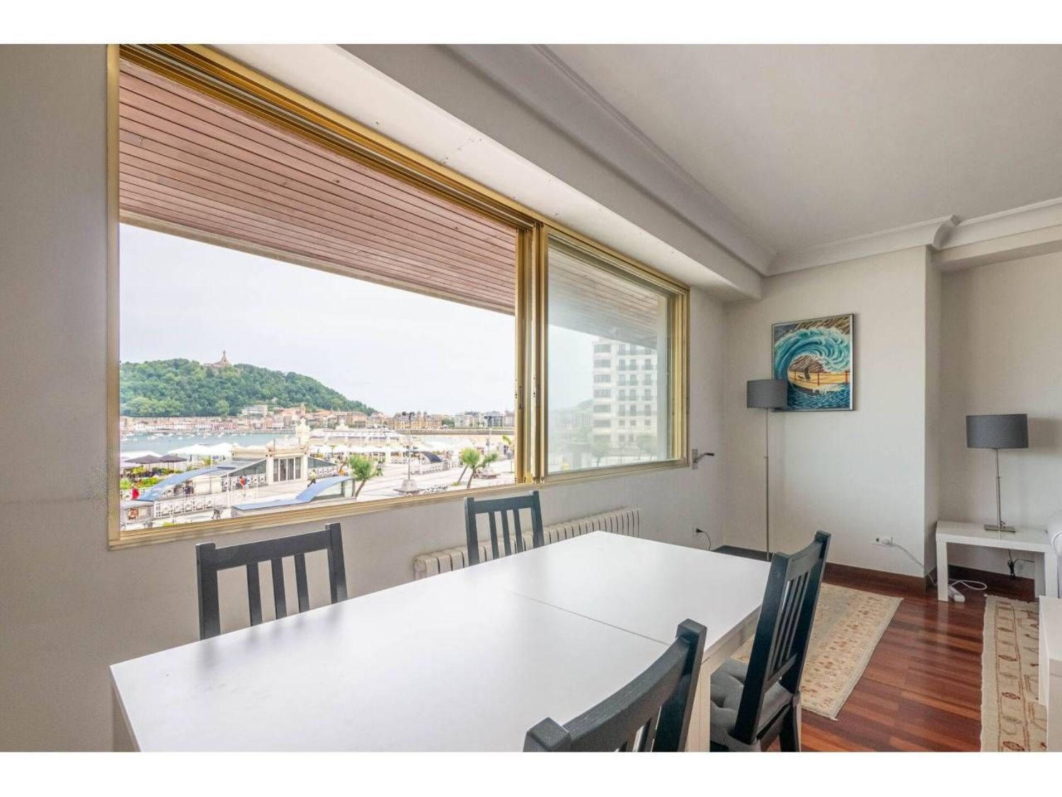 Apartment for sale on the seafront in Mirakontxa Pasealekua, in Donostia-San Sebastian