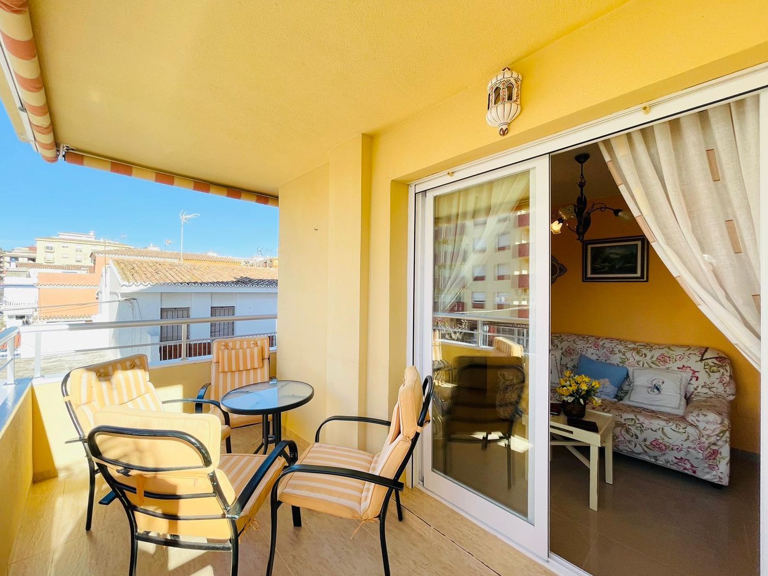 Apartment for sale on the seafront on Calle Duquesa de Arcos, in Málaga