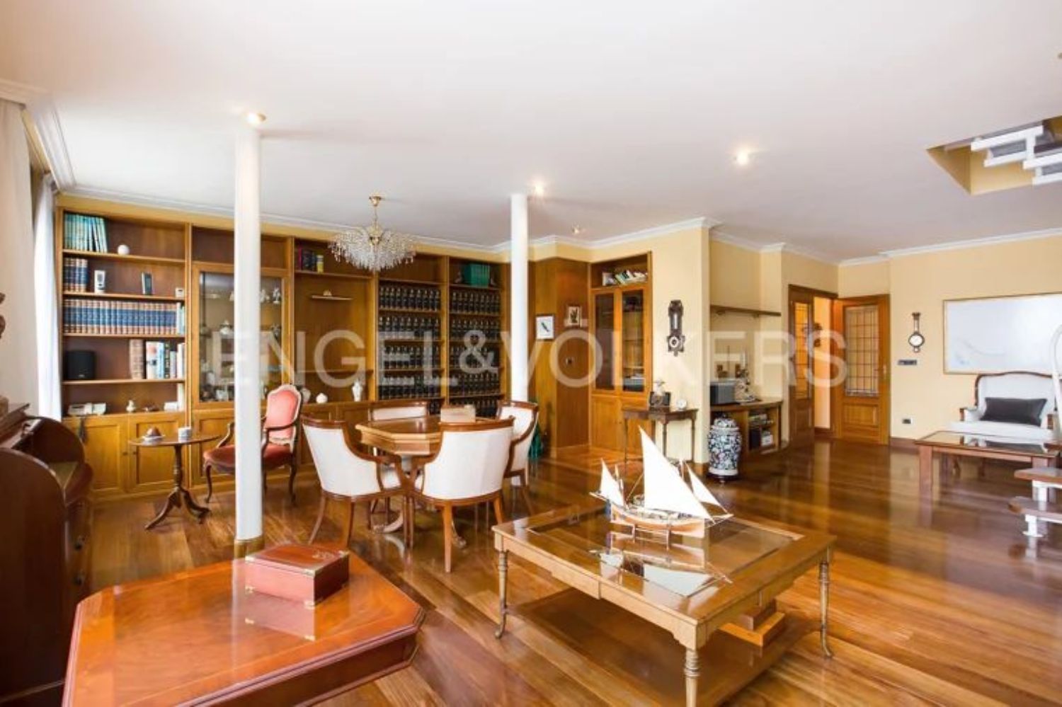 Duplex for sale on the seafront in Muelle de las Arenas, in Getxo