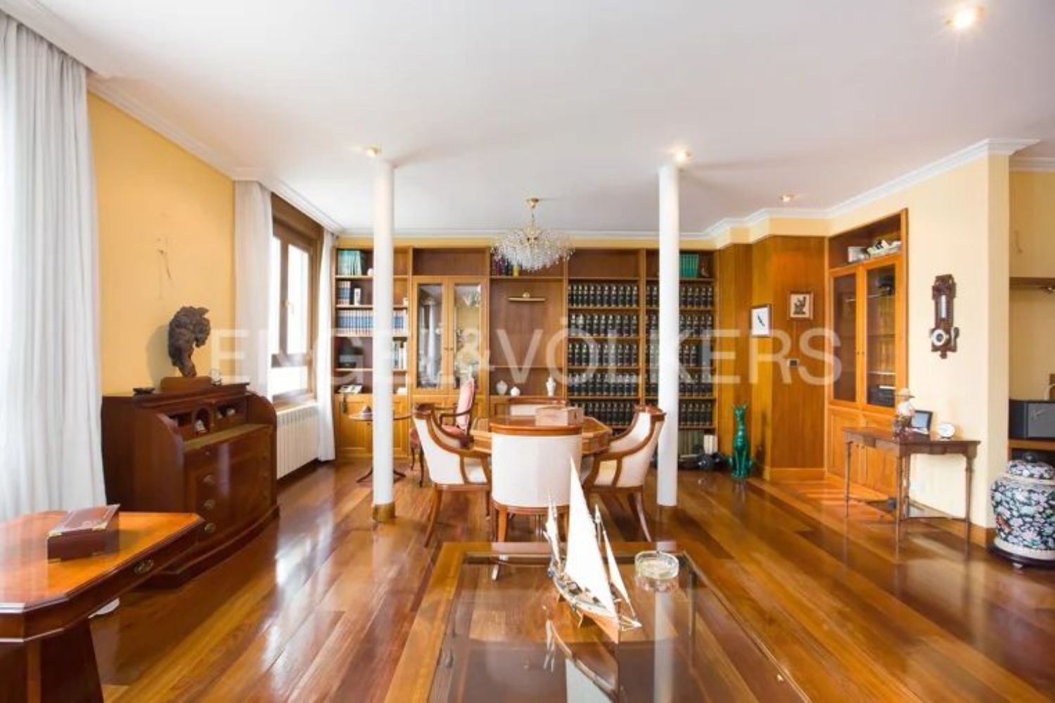 Duplex for sale on the seafront in Muelle de las Arenas, in Getxo