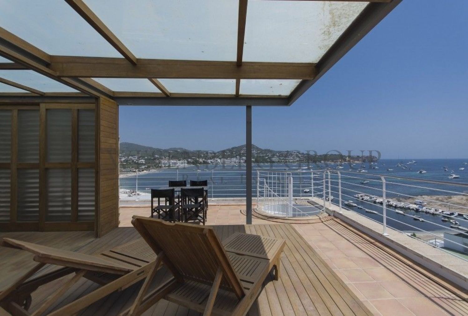 Ático en venta en primera línea de mar en Marina Botafoc, en Ibiza