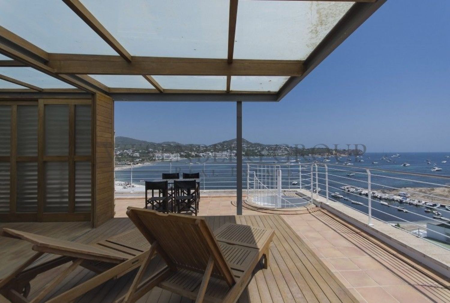 Penthouse para venda à beira-mar em Marina Botafoc, em Ibiza