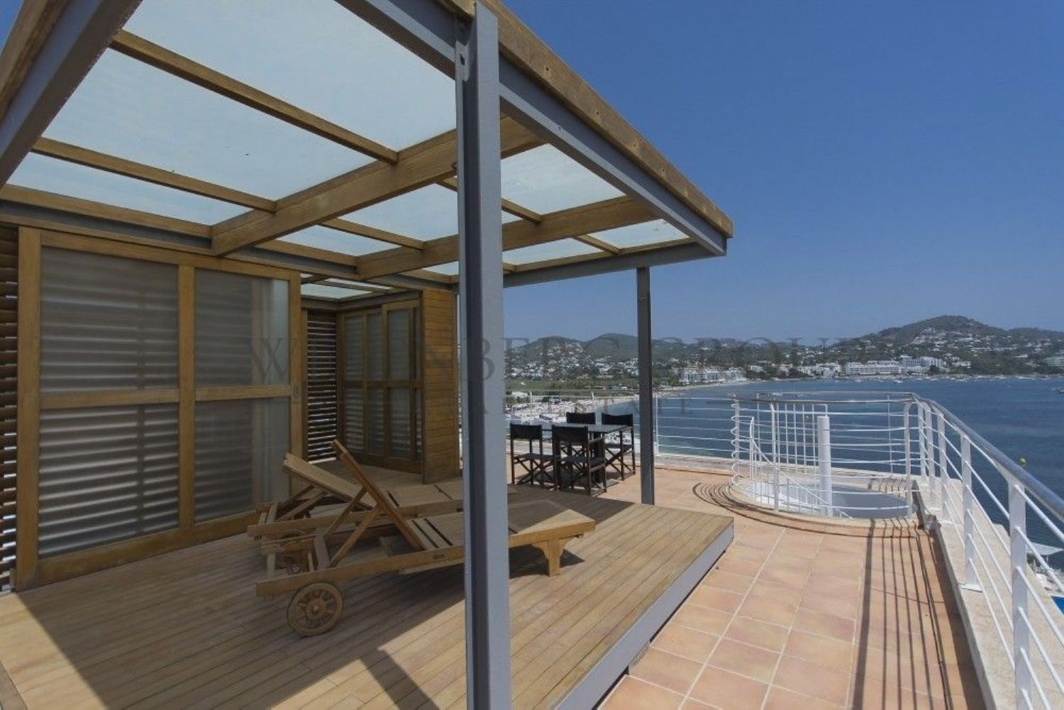 Penthouse para venda à beira-mar em Marina Botafoc, em Ibiza