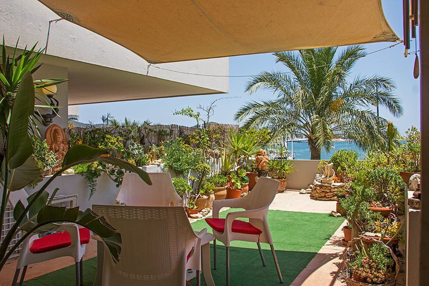 Piso en venta en primera línea de mar en Marina Botafoc, en Ibiza