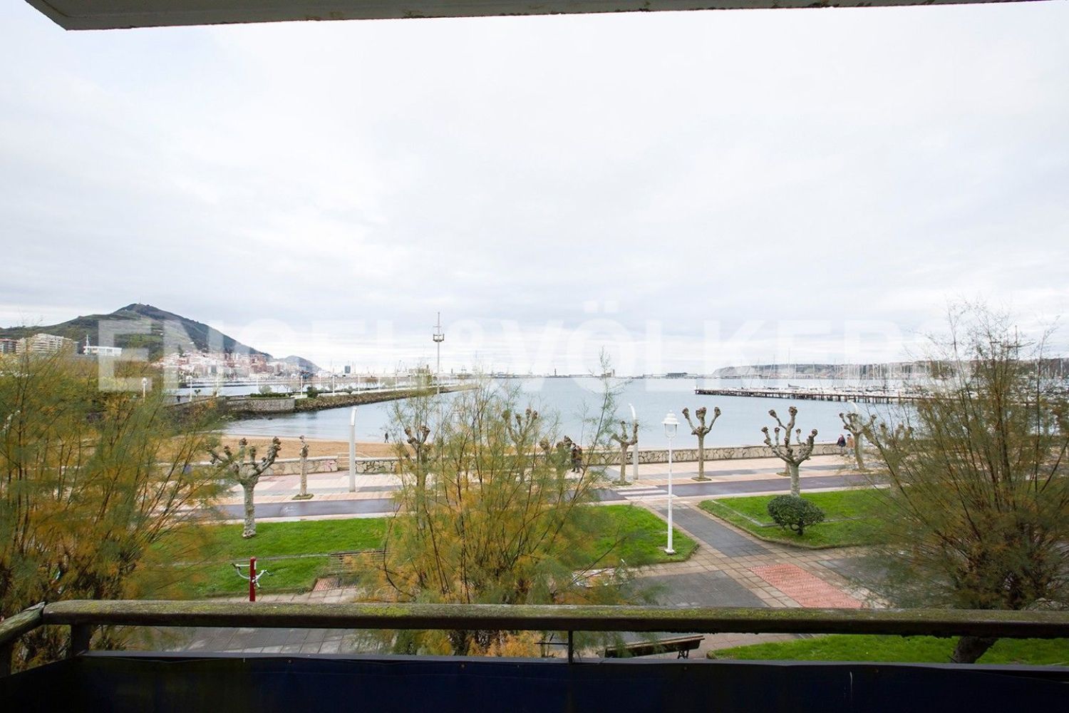 Apartment for sale on the seafront in Calle Barria, in Getxo
