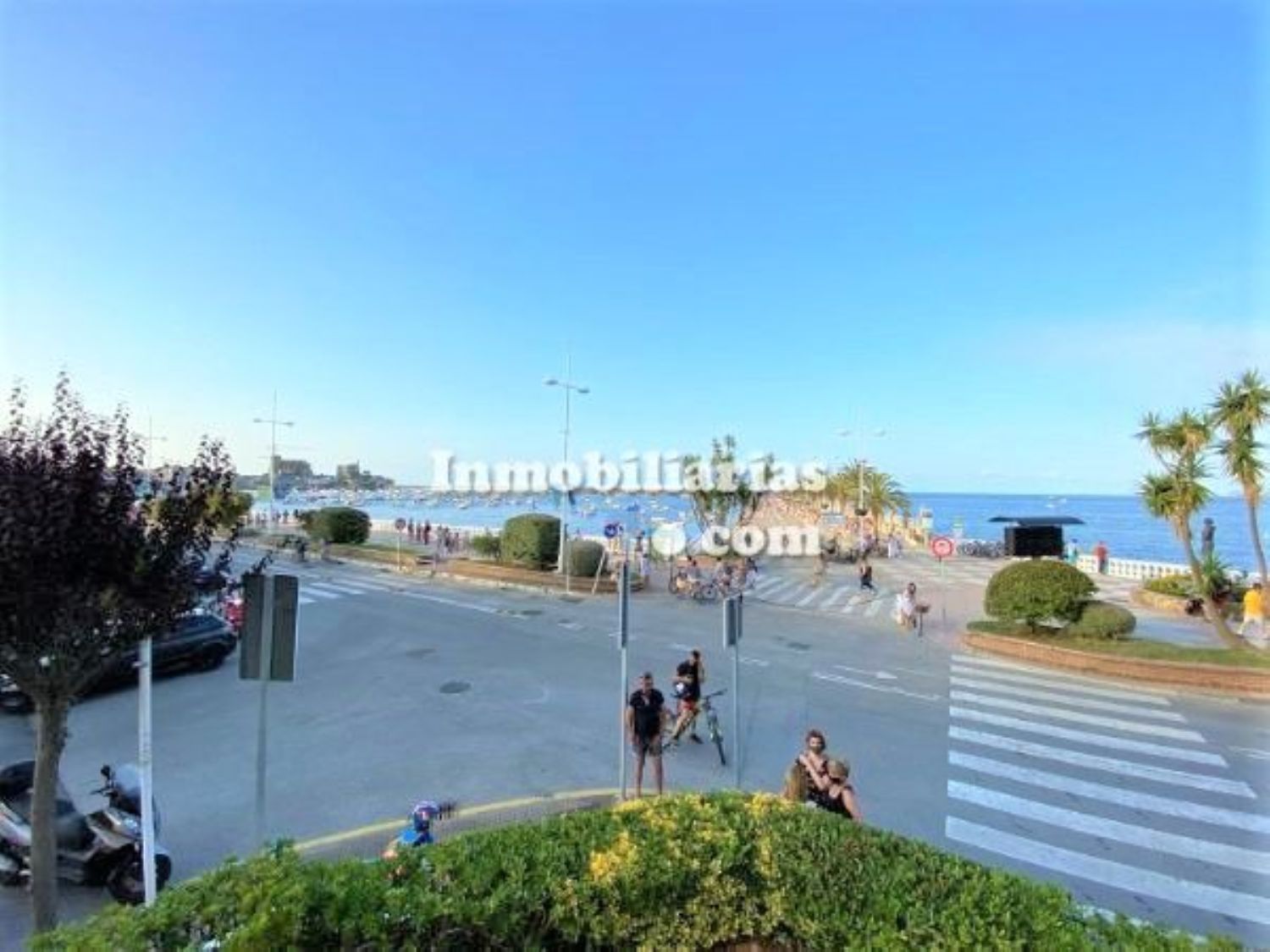 Apartment for sale on the seafront on Calle Maria Aburto, in Castro-Urdiales