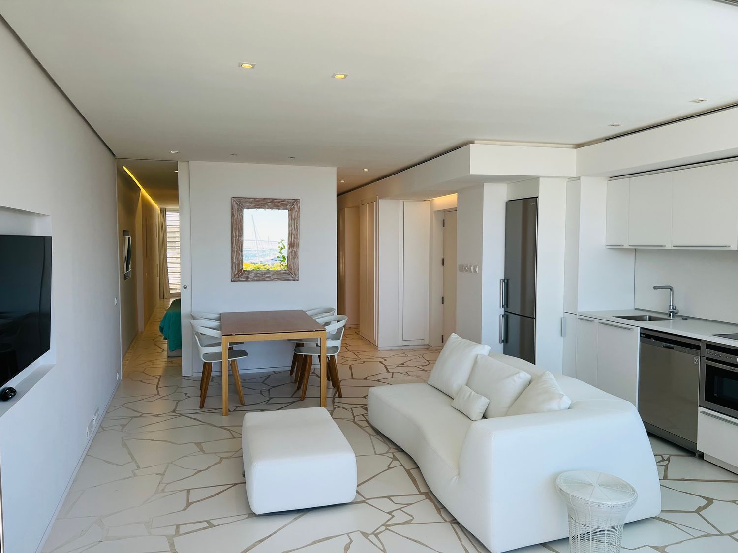 Apartamento para venda à beira-mar em Marina Botafoc, em Ibiza