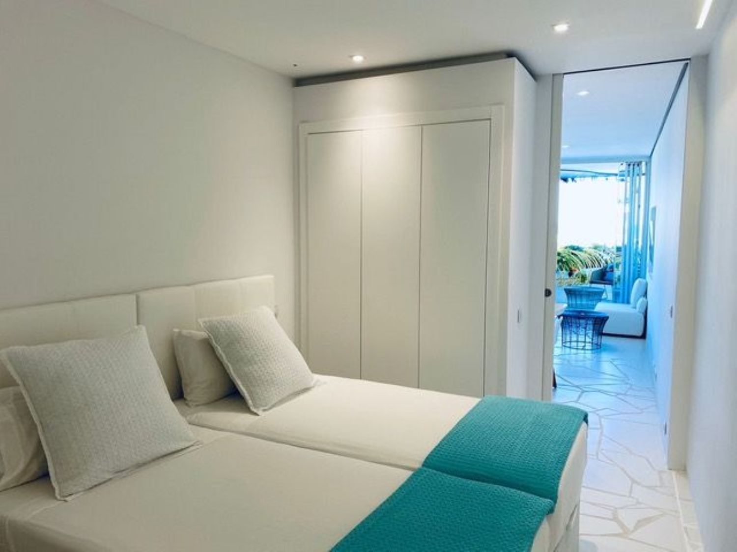 Apartamento para venda à beira-mar em Marina Botafoc, em Ibiza