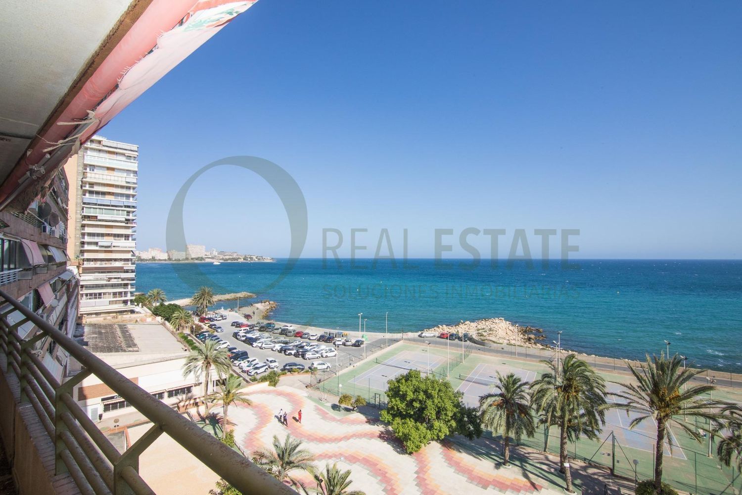 Apartment for sale on the seafront in Playa La Albufereta, in Alicante